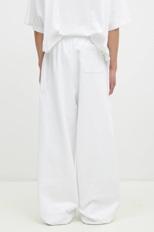 Oblečenie Tepláky VETEMENTS Embroidered Logo UA66SP630W biela