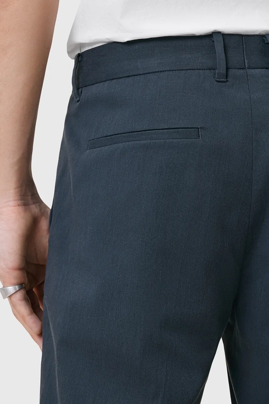 AllSaints spodnie BAY granatowy M018QC