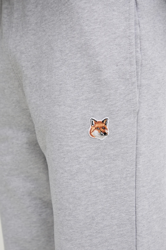 Bavlněné tepláky Maison Kitsuné Fox Head Patch Regular šedá LM01114KM0001