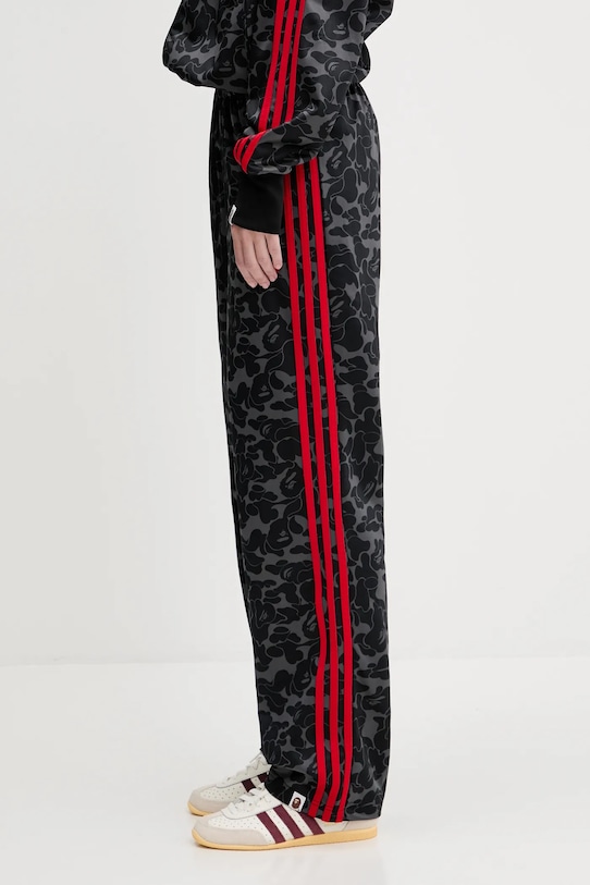 adidas Originals x BAPE SSTR PACK spodnie dresowe czarny JN7125