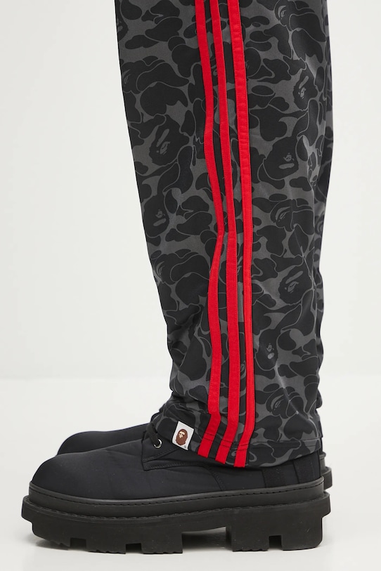 adidas Originals x BAPE SSTR PACK spodnie dresowe JN7125