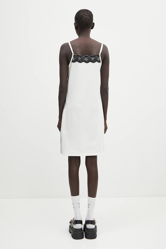 Дрехи Рокля adidas Originals Dress JZ6770 бял