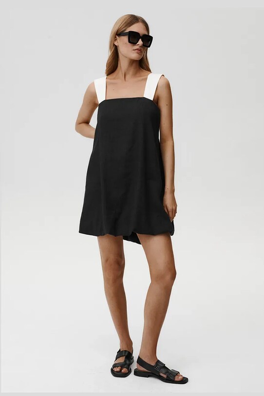 Lněné šaty Undress Code Daisy Dress 897 černá SS25