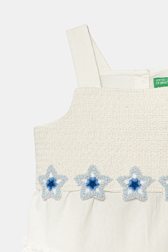 DÍVKA Dětské bavlněné šaty United Colors of Benetton 47JKGV02F.P.Seasonal bílá
