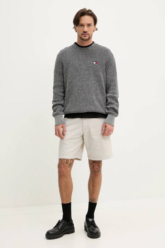 Хлопковый свитер Tommy Jeans DM0DM20923 серый SS25