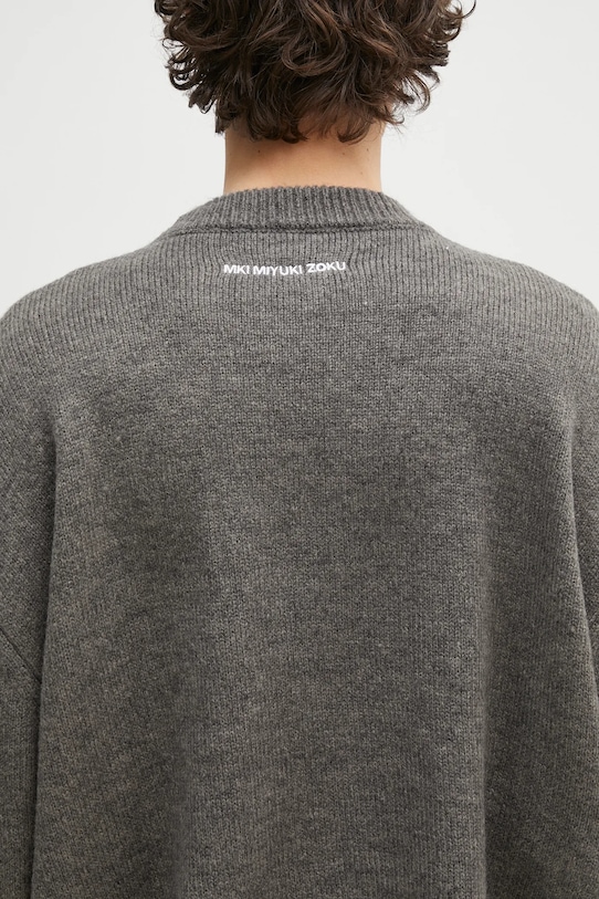 Пуловер с вълна MKI MIYUKI ZOKU Mohair Blend Knit Crew сив MOHAIR.BLEND.KNIT.CR.BR