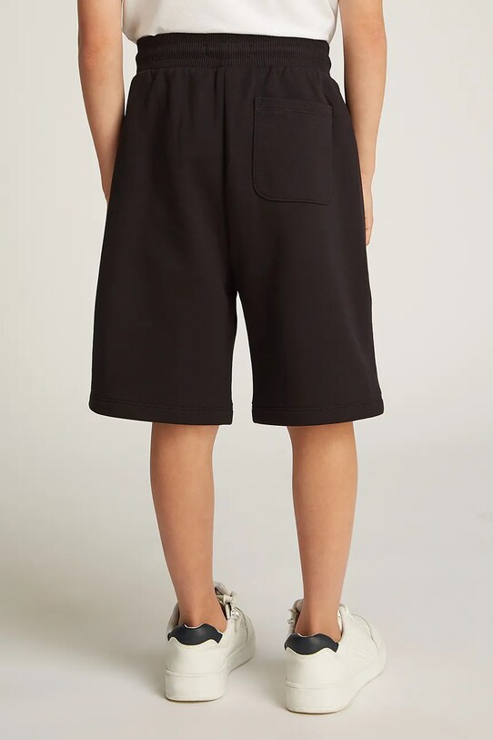 Дитячі бавовняні шорти Calvin Klein Jeans чорний IU0IU00578.128.176.PPYA