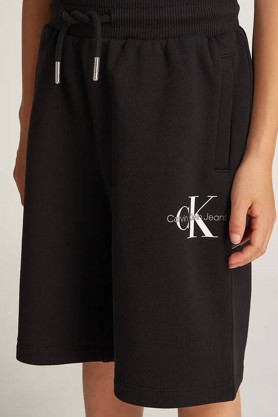 Дитячі бавовняні шорти Calvin Klein Jeans IU0IU00578.128.176.PPYA чорний