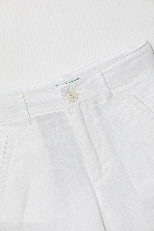 Băieți United Colors of Benetton pantaloni scurți de in pentru copii 43WBG901G.P.Seasonal alb