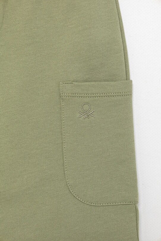 Detské bavlnené šortky United Colors of Benetton 39DJG901C.P.Seasonal zelená SS25