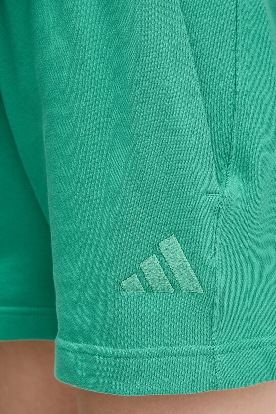 Βαμβακερό σορτσάκι adidas ALL SZN πράσινο JD4731