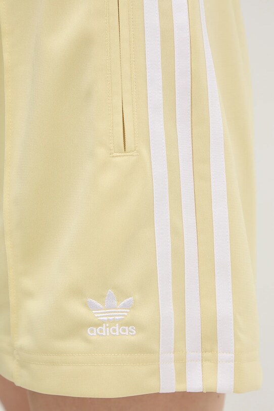 adidas Originals pantaloni scurți Firebird galben JD0820