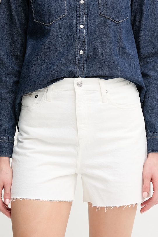 Rifľové krátke nohavice Calvin Klein Jeans bavlna biela J20J225153