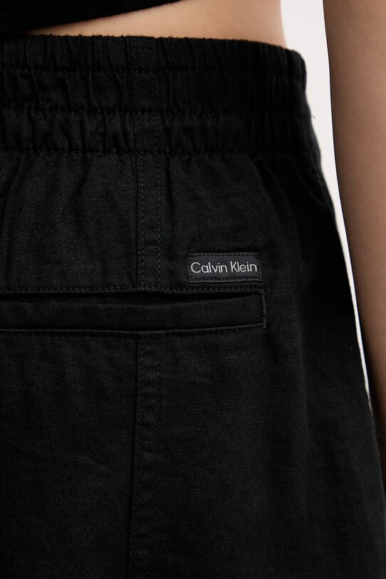 Šortky s prímesou ľanu Calvin Klein Jeans čierna J20J225219
