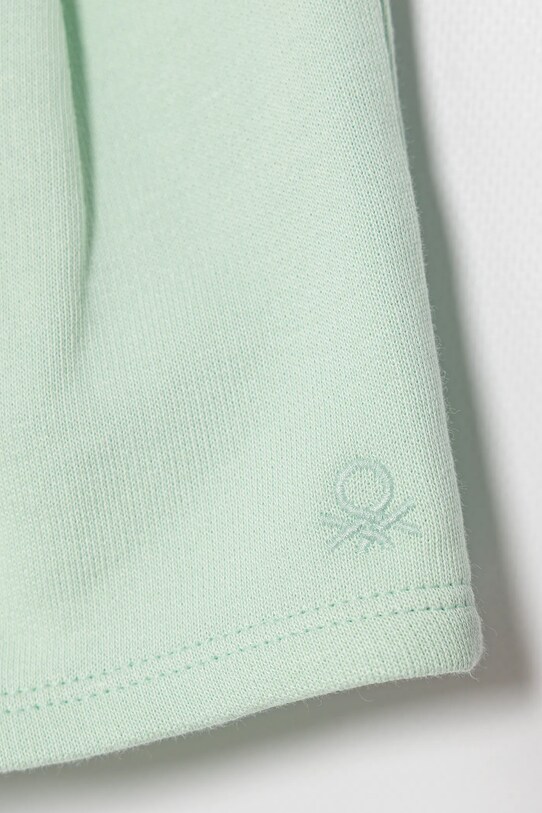 Девочка Детские хлопковые шорты United Colors of Benetton 3J70G901R.P.Seasonal зелёный