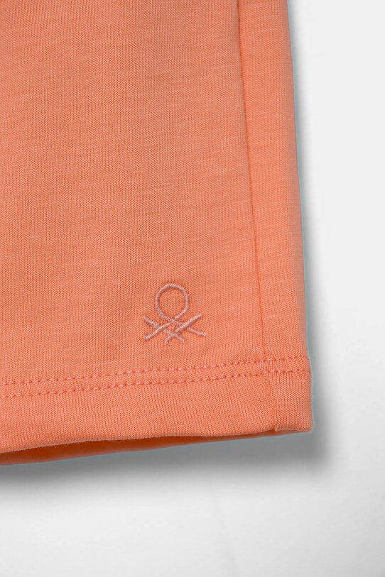 Dievča Detské bavlnené šortky United Colors of Benetton 3BL0G901T.P.Seasonal oranžová