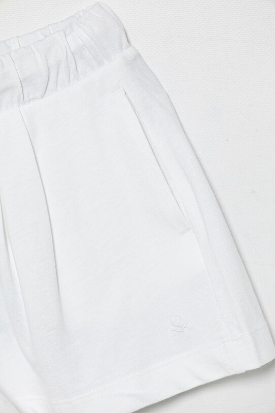 Detské bavlnené šortky United Colors of Benetton 3BL0C903I.G.Seasonal biela SS25