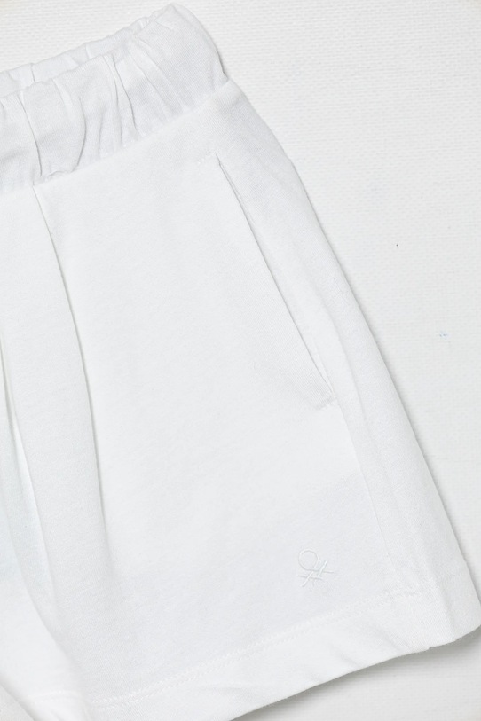 Дитячі бавовняні шорти United Colors of Benetton 3BL0C903I.G.Seasonal білий SS25