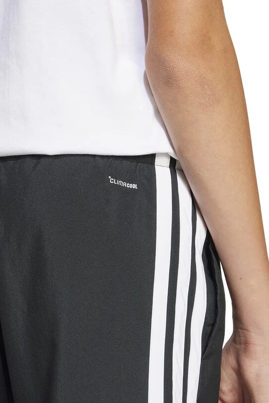 Дитячі шорти adidas JD8189