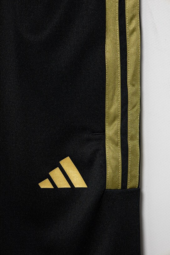 Дитячі шорти adidas чорний JI6184