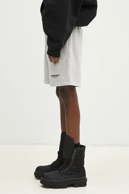 Памучен къс панталон Represent Owners Club Shorts OCM100004.158 сив SS25