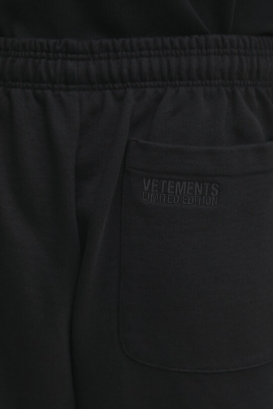 Къс панталон VETEMENTS Oval Logo UA66SS600BB черен