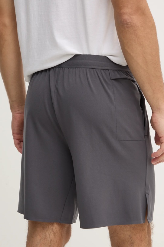 Îmbrăcăminte Calvin Klein Performance pantaloni scurți de antrenament LVGMS5S850 gri