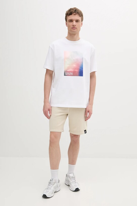 Βαμβακερό σορτσάκι Calvin Klein Jeans J30J327248 μπεζ SS25