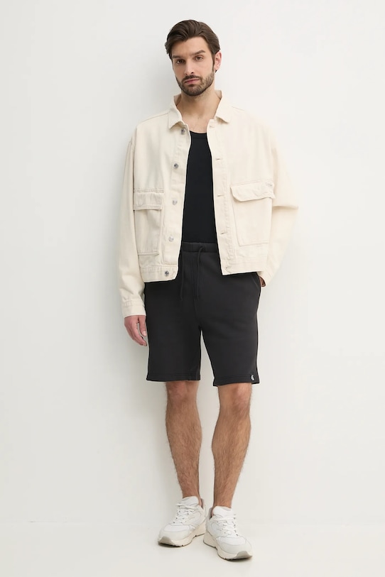 Памучен къс панталон Calvin Klein Jeans J30J327248 черен SS25