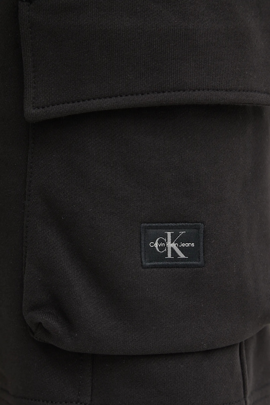 Bombažne kratke hlače Calvin Klein Jeans črna J30J327284