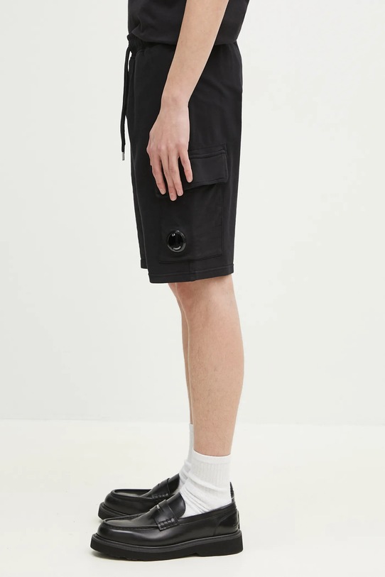 Pamučne kratke hlače C.P. Company 18CMSB069A002246G crna SS25