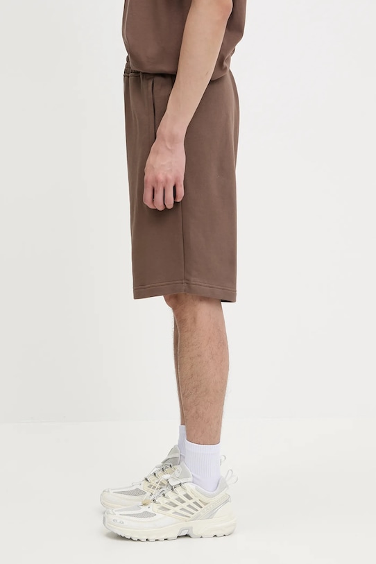 adidas Originals pantaloni scurți din bumbac Ess Nc Oc Tee KE6583 maro SS25