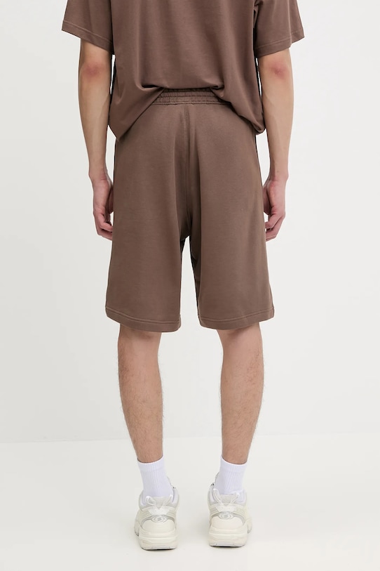 Îmbrăcăminte adidas Originals pantaloni scurți din bumbac Ess Nc Oc Tee KE6583 maro