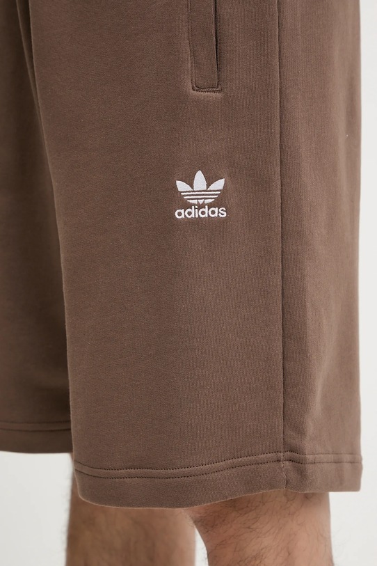 Памучен къс панталон adidas Originals Ess Nc Oc Tee кафяв KE6583