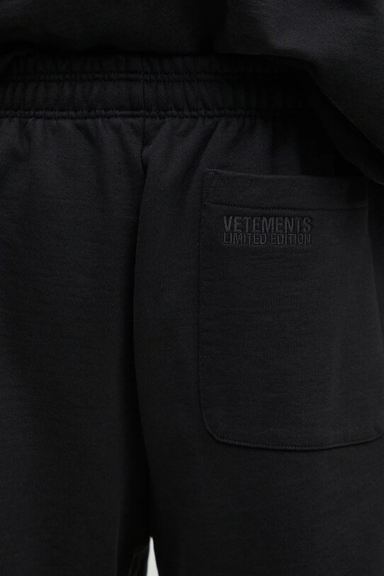 Kraťasy VETEMENTS Embroidered Logo černá UA66SS610B