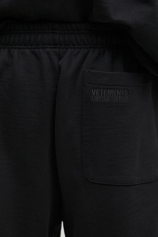 VETEMENTS shorts Embroidered Logo black UA66SS610B