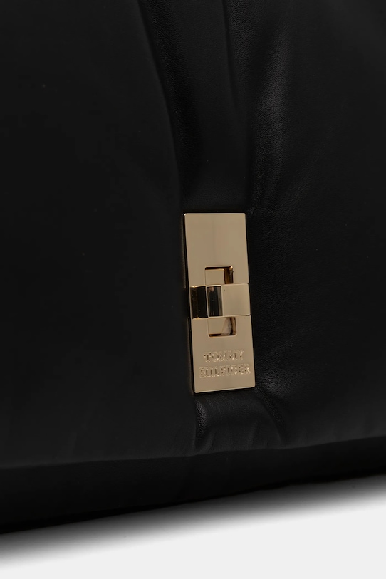 Шкіряна сумочка Tommy Hilfiger чорний AW0AW16884