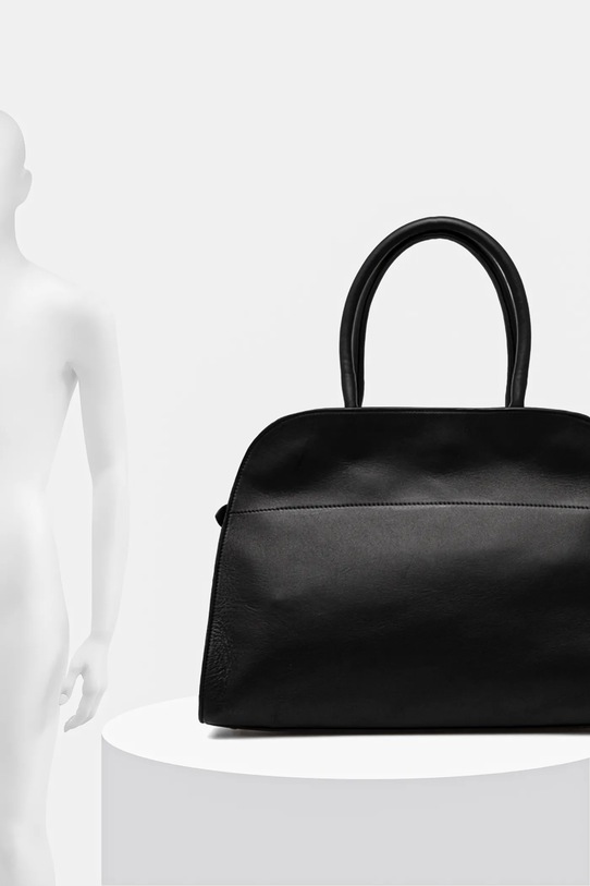 Liviana Conti poseta de piele A5SA06