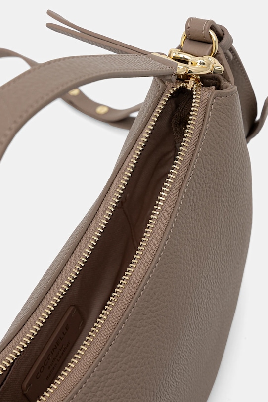 Шкіряна сумочка Coccinelle E1.SHA.13.03.01 коричневий