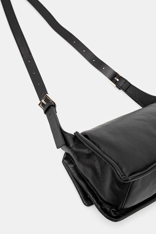 Doplnky Kožená kabelka Guess EVA HWSTPF.L5116 čierna