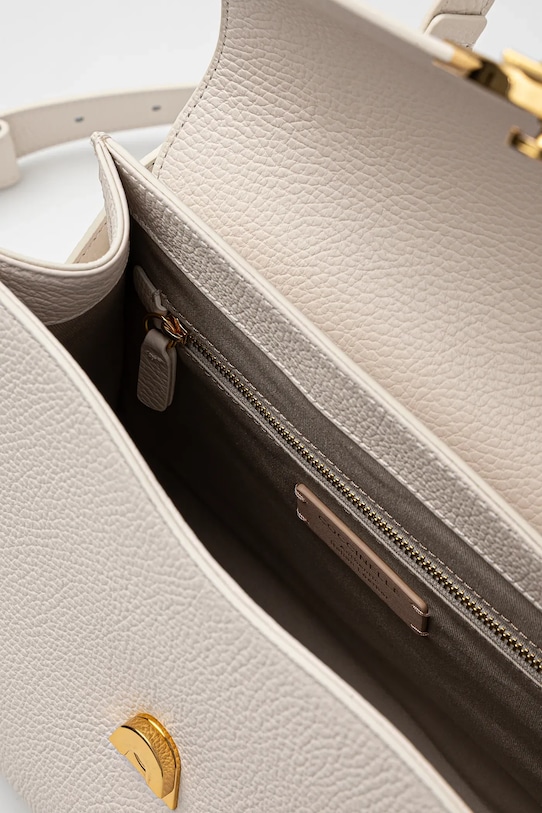 Kožená kabelka Coccinelle COCCINELLEDEW QTF.18.02.01 bílá