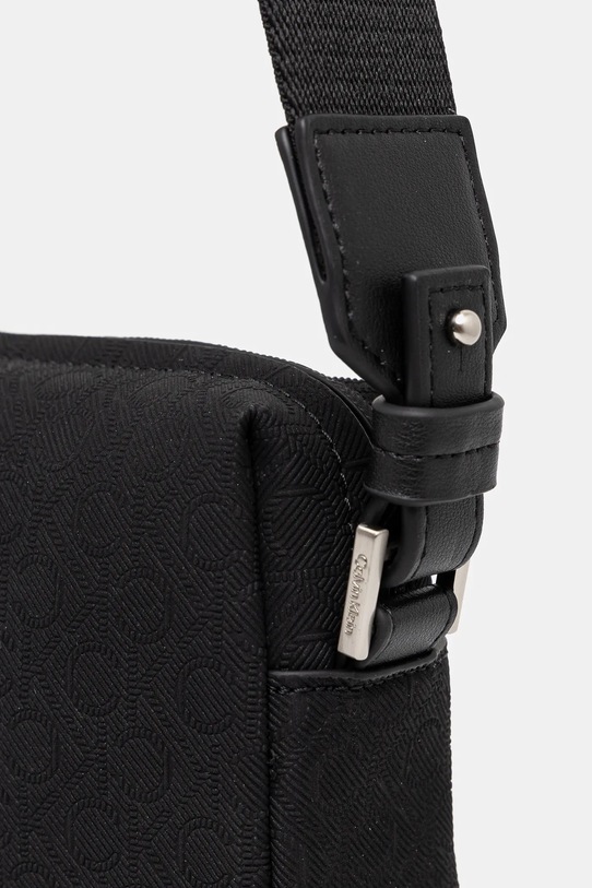 Чанта през рамо Calvin Klein черен K50K512739
