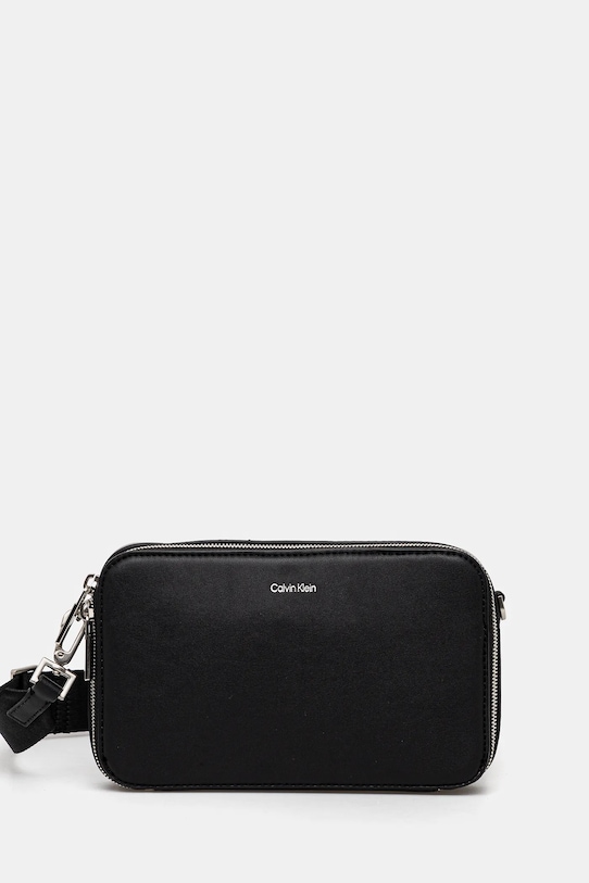 Ledvinka Calvin Klein nevejde se A4 černá K50K512750