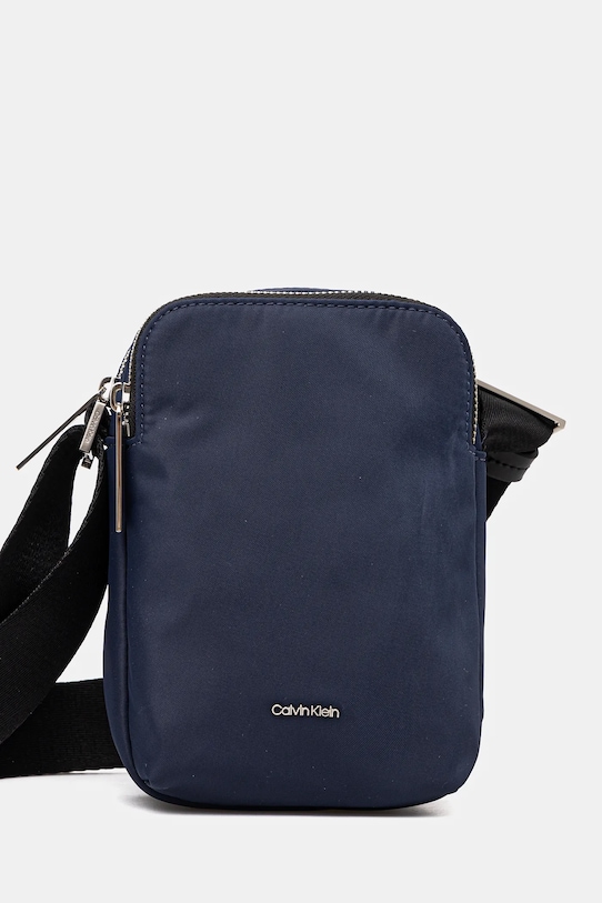 Чанта през рамо Calvin Klein изчистен тъмносин K50K512888