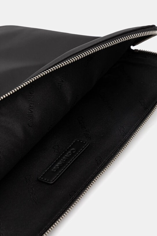Calvin Klein pokrowiec na laptopa K50K512937 czarny