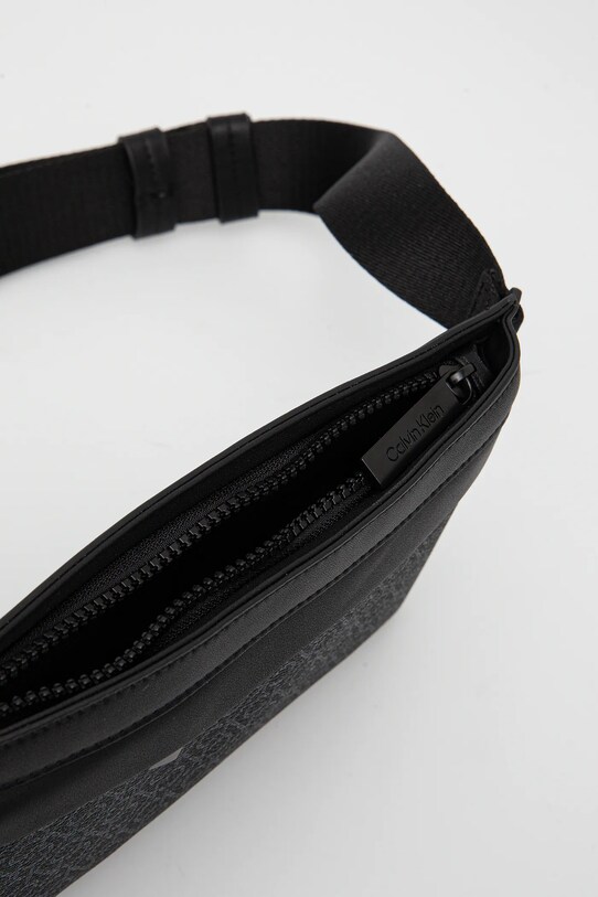 Calvin Klein övtáska K50K513048 sötétkék