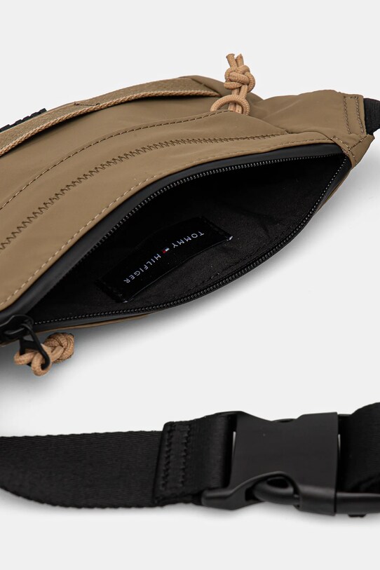 Чанта за кръст Tommy Hilfiger кафяв AM0AM13220
