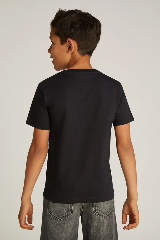 Παιδικό βαμβακερό μπλουζάκι Calvin Klein Jeans 0 μαύρο IU0IU00683.128.176.PPYA