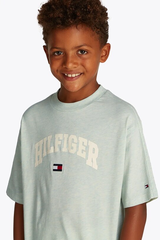 Παιδικό βαμβακερό μπλουζάκι Tommy Hilfiger KB0KB09533.104.122.PPYA πράσινο