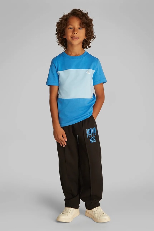 Αγορίστικα Παιδικό βαμβακερό μπλουζάκι Calvin Klein Jeans 2-pack IB0IB02441.128.176.PPYA μπλε